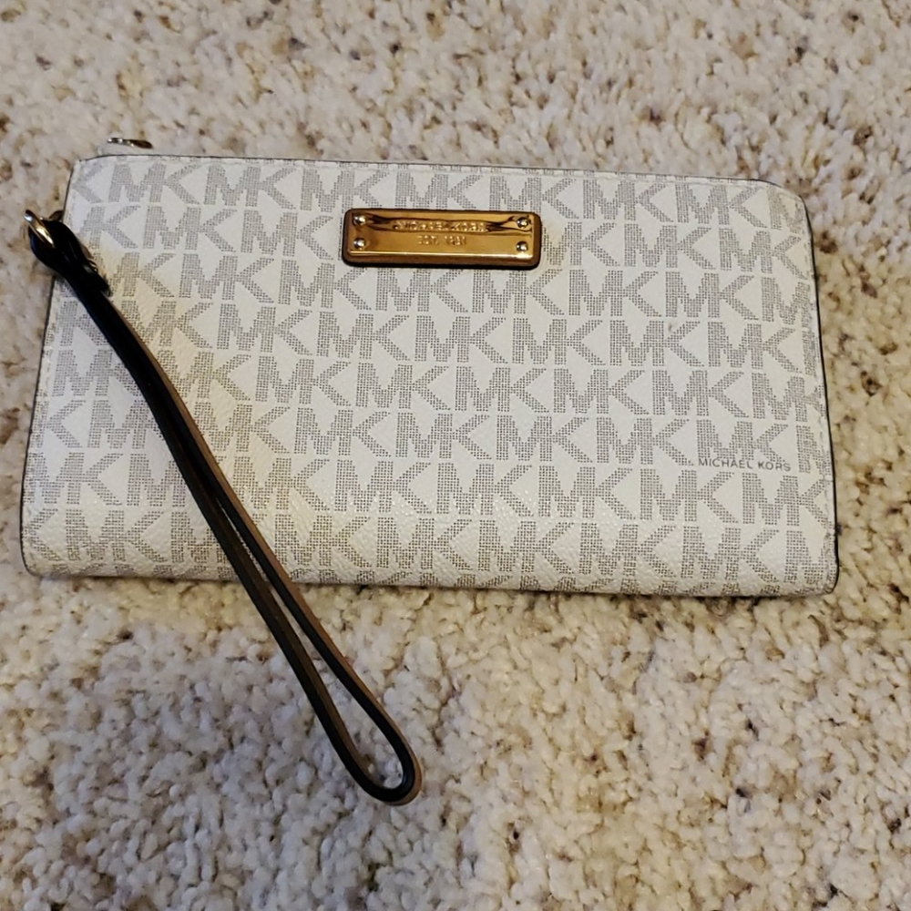 Michael Kors wristlet/wallet